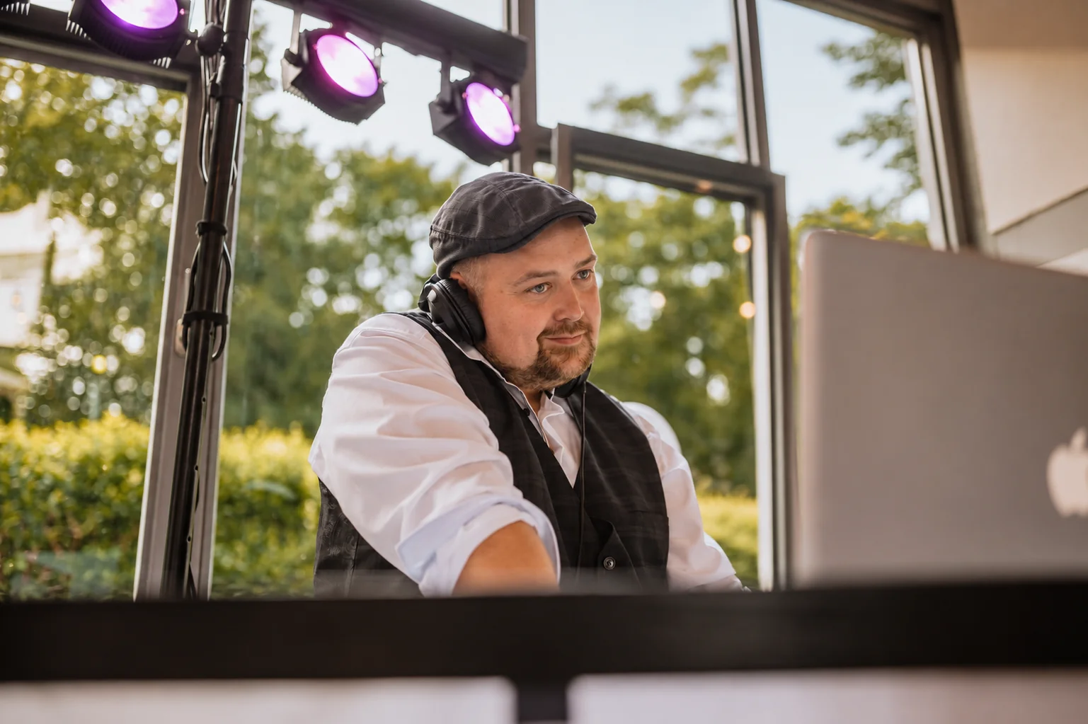 Thomas Banowski, DJ ON THE ROCKS, an seinem DJ-Pult
